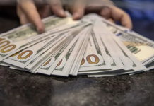 Dolar AS tergelincir tertekan maraknya sentimen Fed kurang agresif