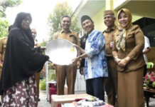 Pemkab Gorontalo serahkan bantuan Program Pahlawan Ekonomi Nusantara